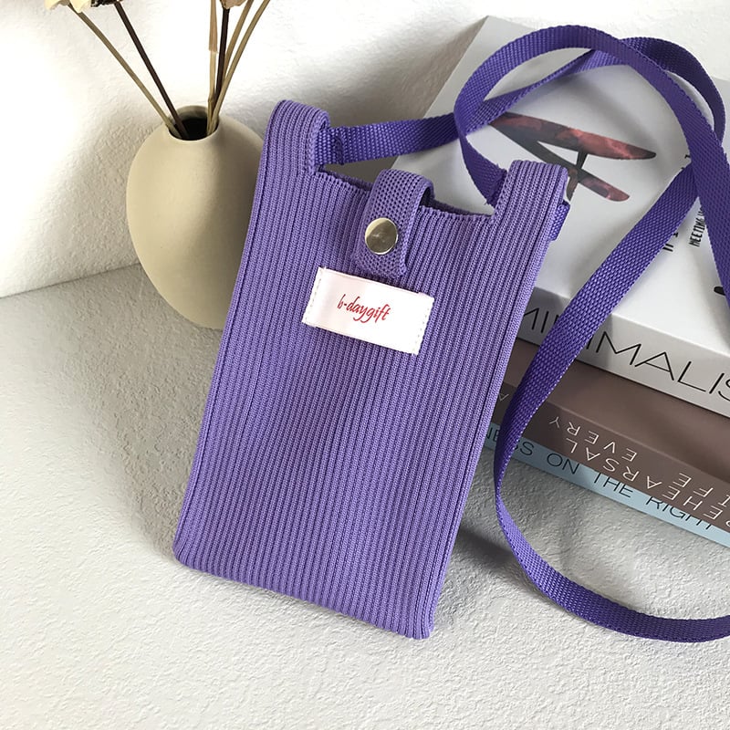 A fashionable single-shoulder bag made of wool