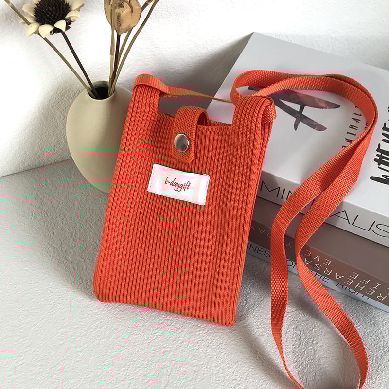 A fashionable single-shoulder bag made of wool