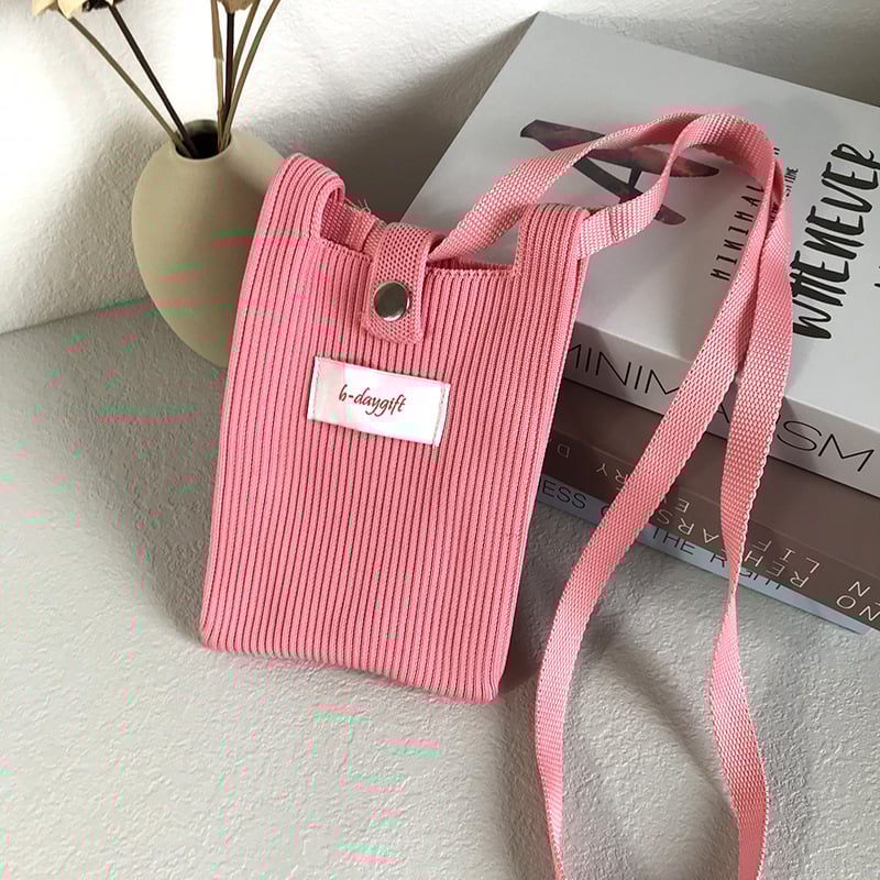 A fashionable single-shoulder bag made of wool
