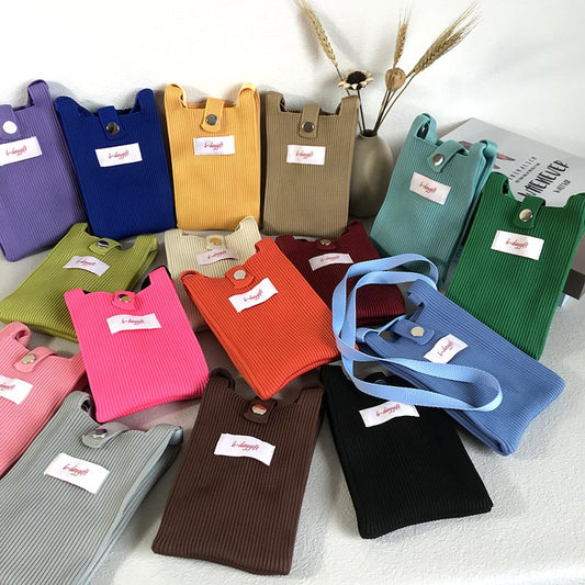 A fashionable single-shoulder bag made of wool