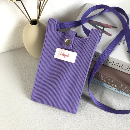 A fashionable single-shoulder bag made of wool