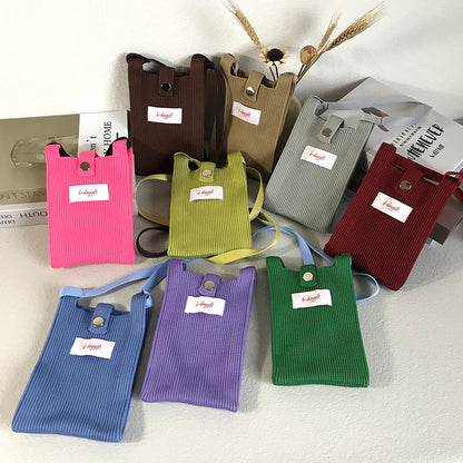A fashionable single-shoulder bag made of wool
