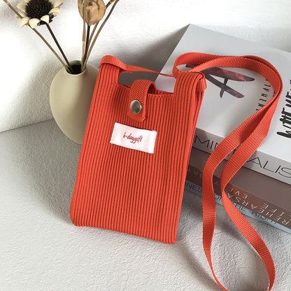 A fashionable single-shoulder bag made of wool