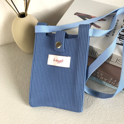 A fashionable single-shoulder bag made of wool