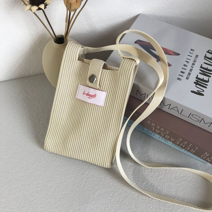 A fashionable single-shoulder bag made of wool